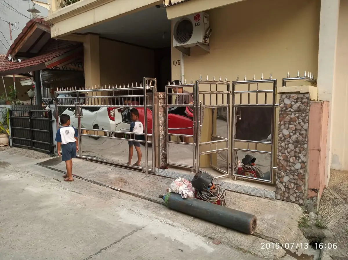 Pagar & Pintu Stainless Steel — hasil fabrikasi Master Stainless